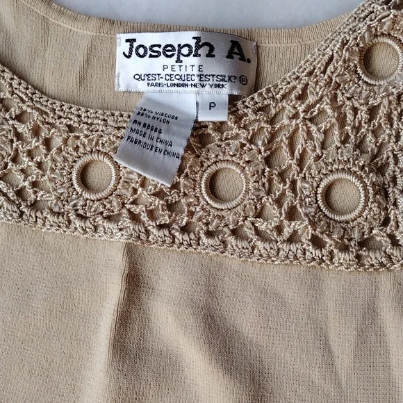 Two Knitted Shells - Picture 5 of 6